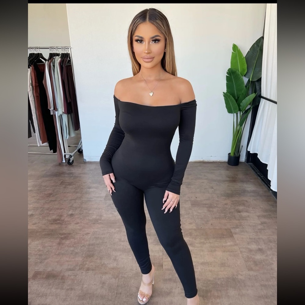OOTDFash Black Off-Shoulder Jumpsuit